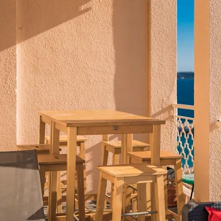 Wonderful 2 Bedroom With Sea View Apartment *